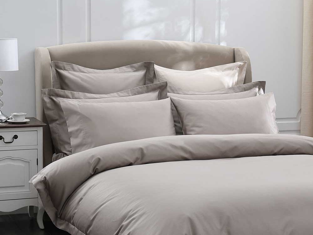 Muir 500 thread count plain dye bedding in taupe